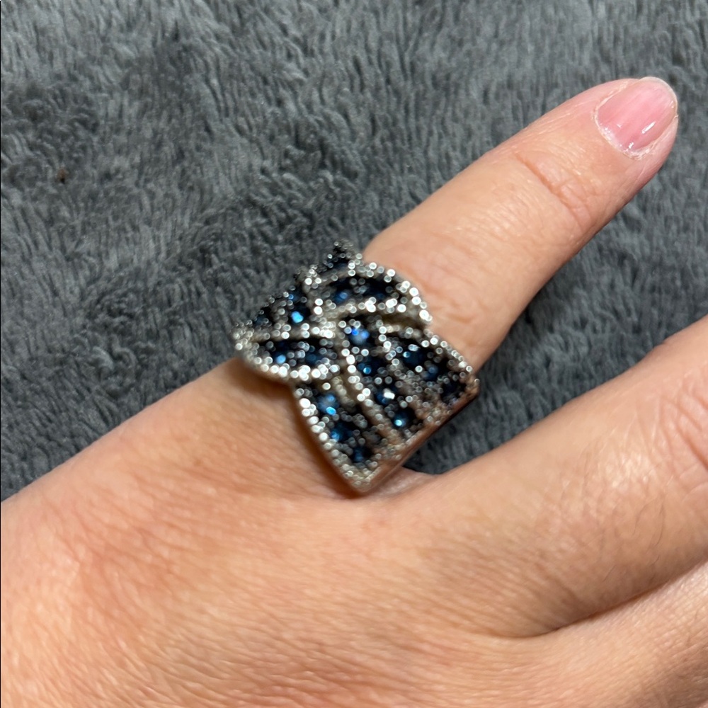 Elegant Women's Ring